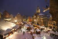 Weihnachtsmarkt im Schnee in Schw&auml;bisch Hall